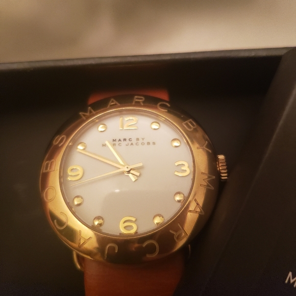 Marc Jacobs watch with box and paperwork - Picture 6 of 6